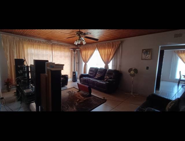 3 BEDROOM HOUSE FOR SALE IN VANDERBIJLPARK CE 5
